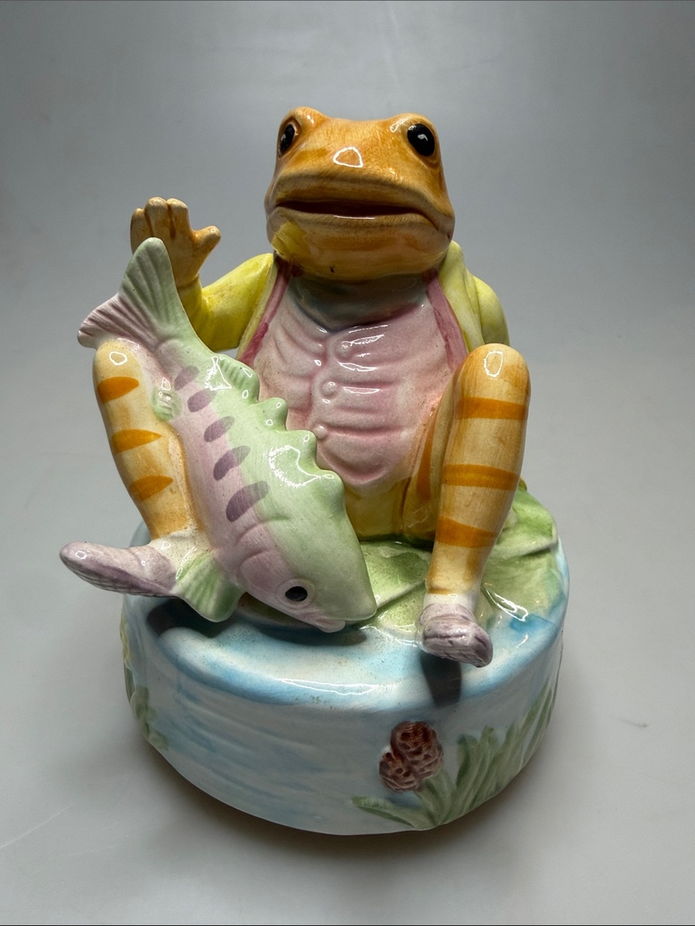 Vintage Schmid Beatrix Potter Jeremy Fisher Frog Musical Music Box Figurine